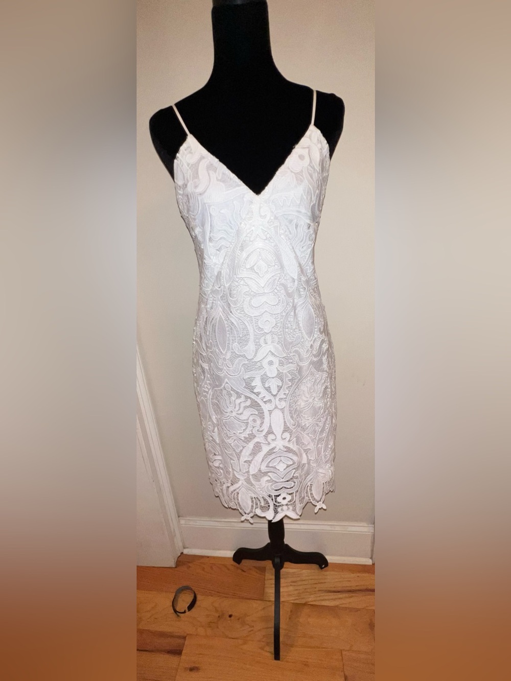 Natori Suzani Lace Slip Dress. NWT. Size: 10.   Retail: $238. Asking: $159.